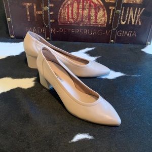 Never worn Paul Green Tammy pump size 9.5US, blush, soft Napa leather block heel
